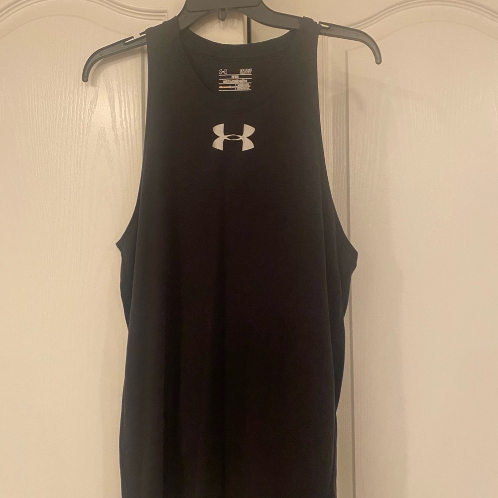 Men’s Under Armour t-shirt size small